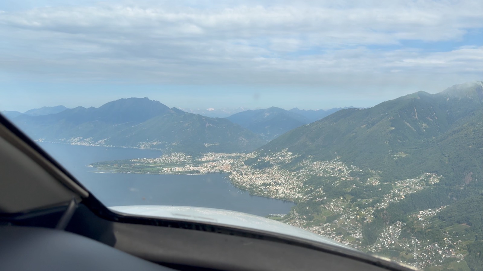 Anflug auf Locarno über den Lago Maggiore